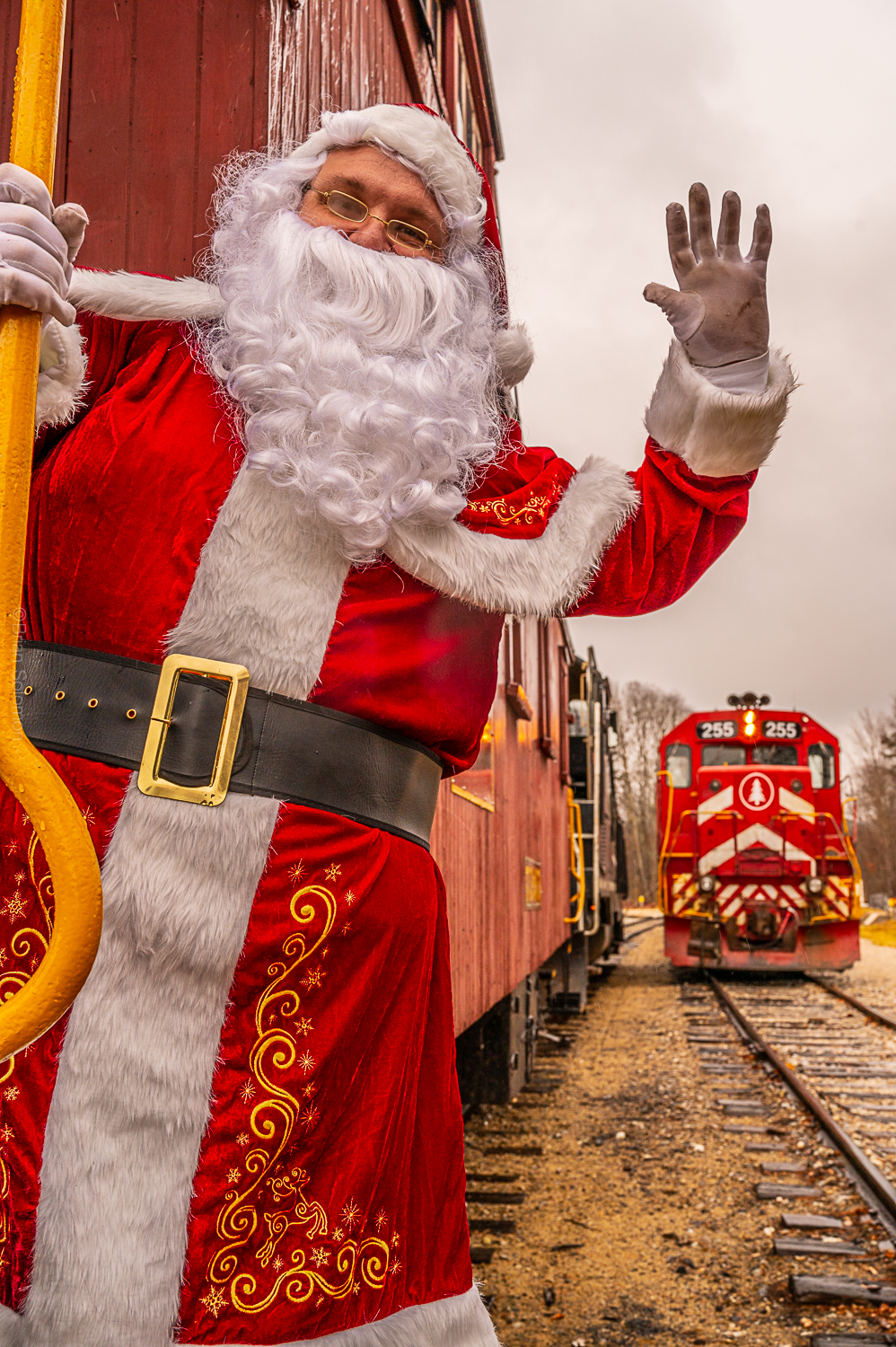Santa-Train-Conway-New-Hampshire-White-Mountains-Christmas-USA-TRUE-amerika-america-amerika-rundreisen-usa-kanada-reiseveranstalter-individuelle-usa-reisen-abenteuer-stars-hollywood-movie-blockbuster-golden-gate-brigde-freiheitsstatue