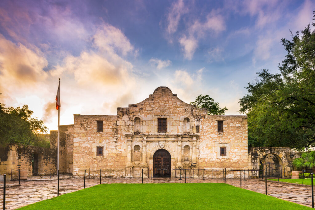 The-Alamo-in-San-Antonio-Texas-USA-TRUE-amerika-america-amerika-rundreisen-usa-kanada-reiseveranstalter-individuelle-usa-reisen-abenteuer-stars-hollywood-movie-blockbuster-golden-gate-brigde-freiheitsstatue