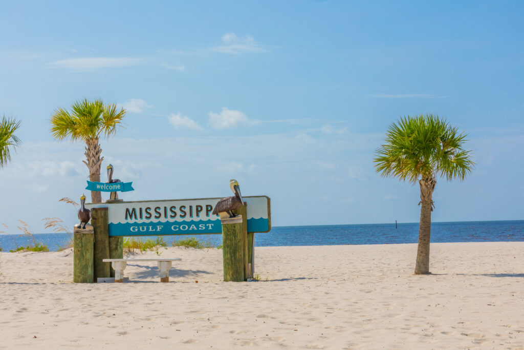 Welcome-to-the-Mississippi-Gulf-Coast-sign-in-Gulfport-Mississippi-USA-TRUE-amerika-america-amerika-rundreisen-usa-kanada-reiseveranstalter-individuelle-usa-reisen-abenteuer-stars-hollywood-movie-blockbuster-golden-gate-brigde-freiheitsstatue