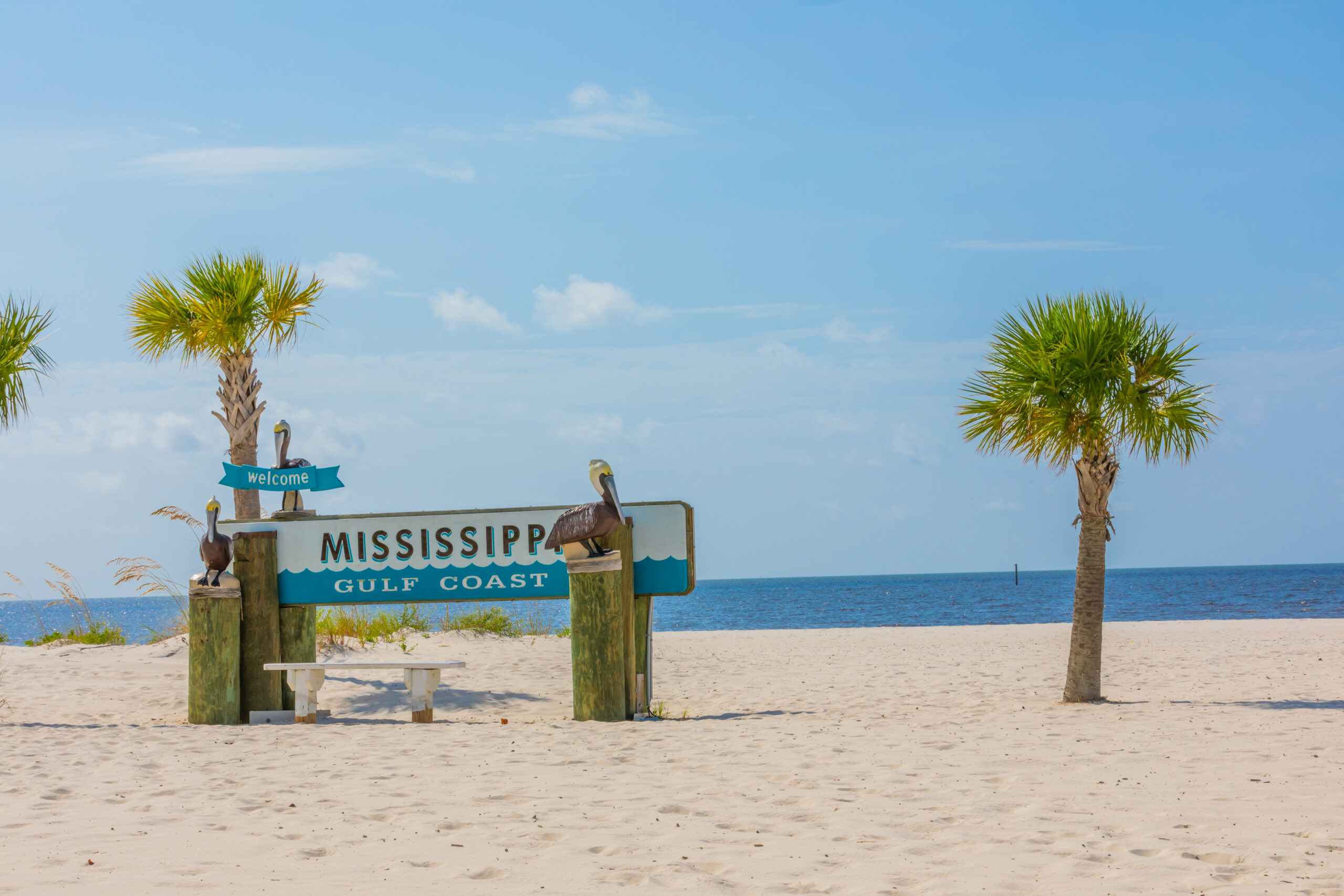 Welcome-to-the-Mississippi-Gulf-Coast-sign-in-Gulfport-Mississippi-USA-TRUE-amerika-america-amerika-rundreisen-usa-kanada-reiseveranstalter-individuelle-usa-reisen-abenteuer-stars-hollywood-movie-blockbuster-golden-gate-brigde-freiheitsstatue