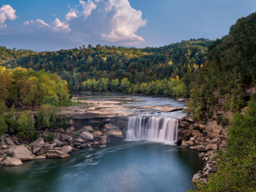 Cumberland-Falls-Kentucky-Photos-USA-TRUE-amerika-america-amerika-rundreisen-usa-kanada-reiseveranstalter-individuelle-usa-reisen-abenteuer-stars-hollywood-movie-blockbuster-golden-gate-brigde-freiheitsstatue