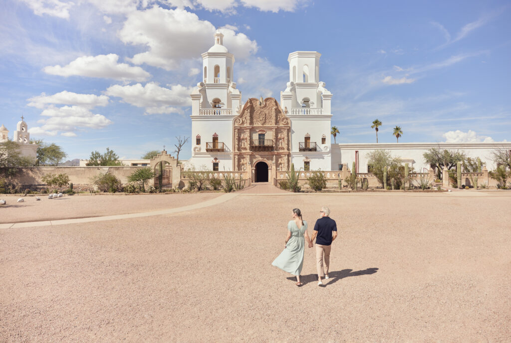 Mission-San-Xavier-del-Bac-Credit-Arizona-Office-of-Tourism-USA-TRUE-amerika-america-amerika-rundreisen-usa-kanada-reiseveranstalter-individuelle-usa-reisen-abenteuer-stars-hollywood-movie-blockbuster-golden-gate-brigde-freiheitsstatue