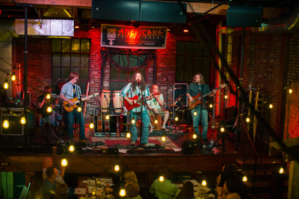 Live-Music-at-Gray's-On-Main-in-Franklin-Tennessee-USA-TRUE-amerika-america-amerika-rundreisen-usa-kanada-reiseveranstalter-individuelle-usa-reisen-abenteuer-stars-hollywood-movie-blockbuster-golden-gate-brigde-freiheitsstatue