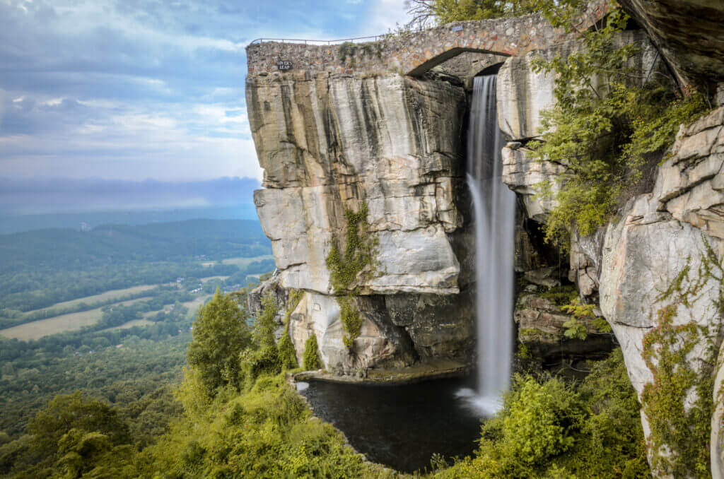 waterfall-picture-of-lookout-mountain-between-Georgia-and-Tennessee-USA-TRUE-amerika-america-amerika-rundreisen-usa-kanada-reiseveranstalter-individuelle-usa-reisen-abenteuer-stars-hollywood-movie-blockbuster-golden-gate-brigde-freiheitsstatue