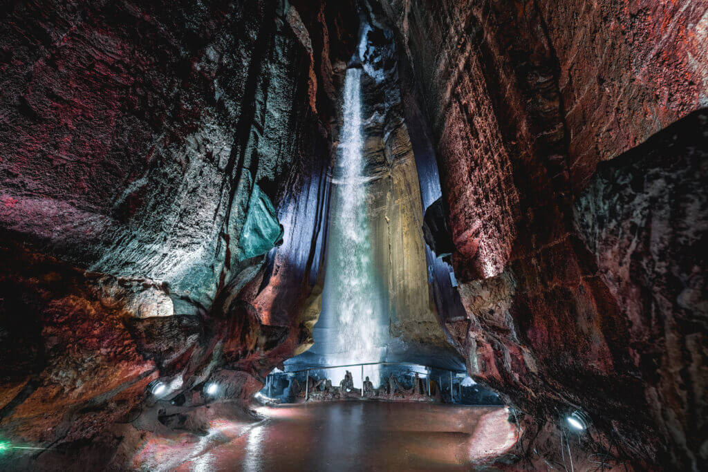 Ruby-Falls-USA-TRUE-amerika-america-amerika-rundreisen-usa-kanada-reiseveranstalter-individuelle-usa-reisen-abenteuer-stars-hollywood-movie-blockbuster-golden-gate-brigde-freiheitsstatue