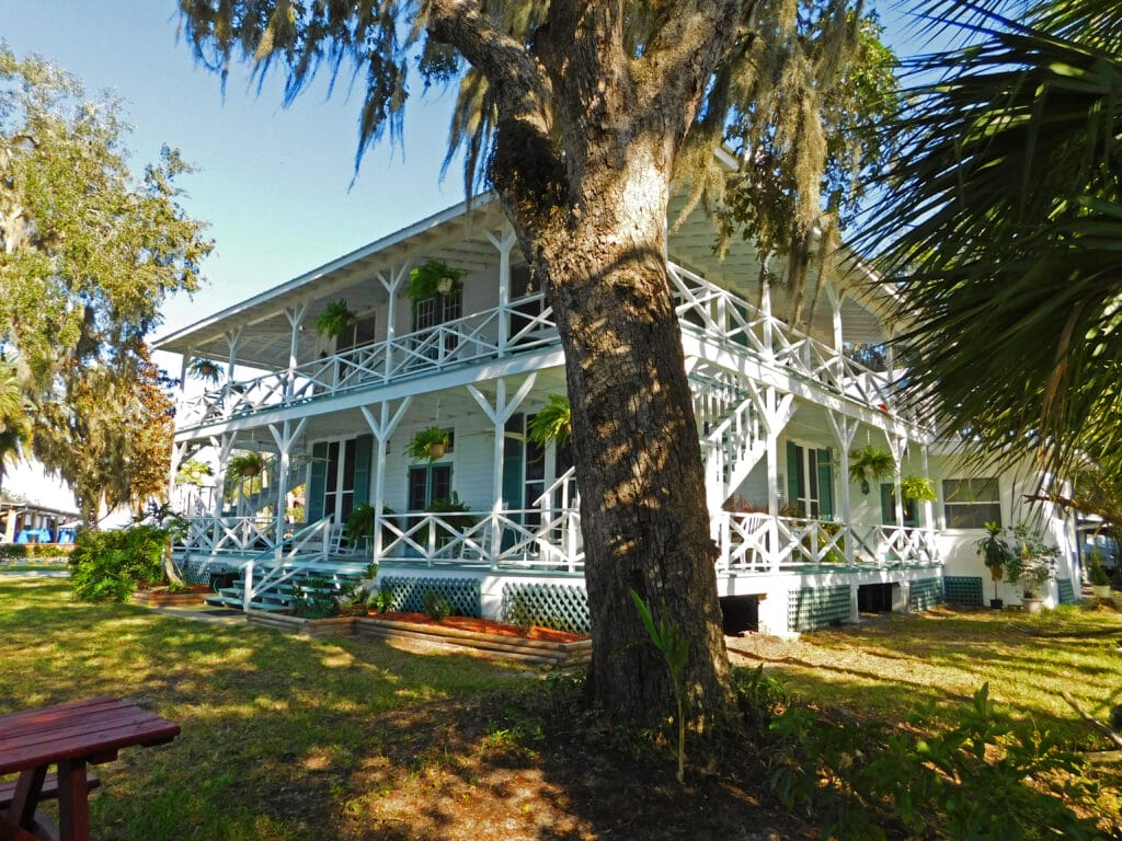 Old Homosassa_Waterfront-USA-TRUE-amerika-america-amerika-rundreisen-usa-kanada-reiseveranstalter-individuelle-usa-reisen-abenteuer-stars-hollywood-movie-blockbuster-golden-gate-brigde-freiheitsstatue