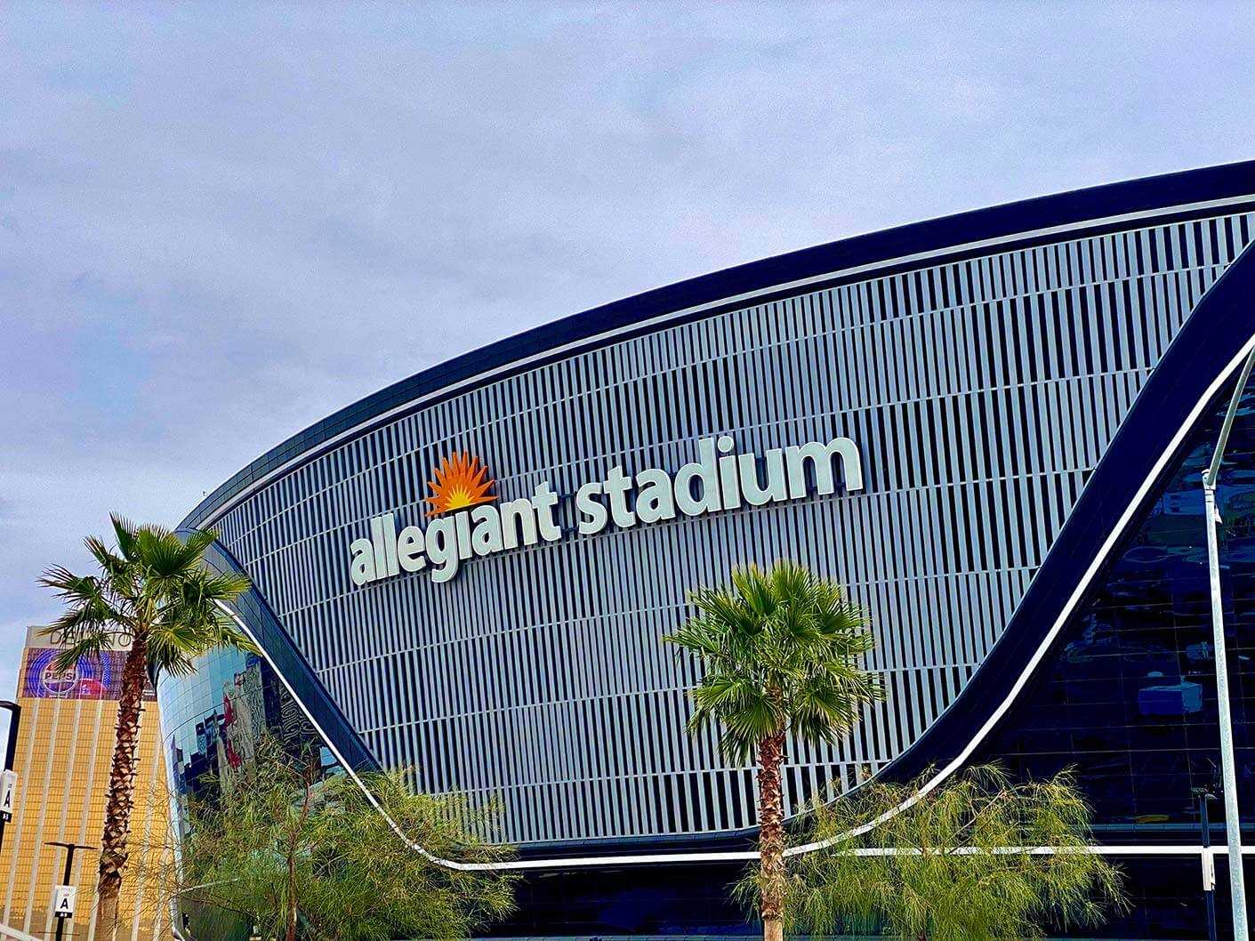 Stadion-allegiant-USA-TRUE-amerika-america-amerika-rundreisen-usa-kanada-reiseveranstalter-individuelle-usa-reisen-abenteuer-stars-hollywood-movie-blockbuster-golden-gate-brigde-freiheitsstatue