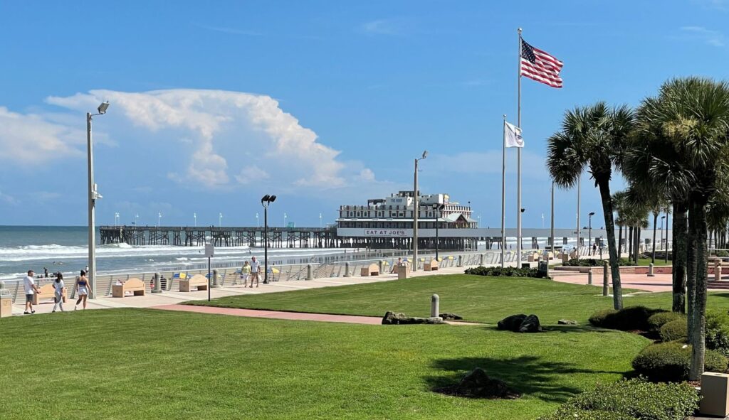 Boardwalk-and-Pier-Daytona-Beach-Florida-Daytona-Beach-Florida-USA-TRUE-amerika-america-amerika-rundreisen-usa-kanada-reiseveranstalter-individuelle-usa-reisen-abenteuer-stars-hollywood-movie-blockbuster-golden-gate-brigde-freiheitsstatue